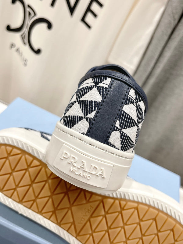 SNEAKERS IN COTONE STAMPATO PRA TELA TRIANGOLARE BIANCA E NERA