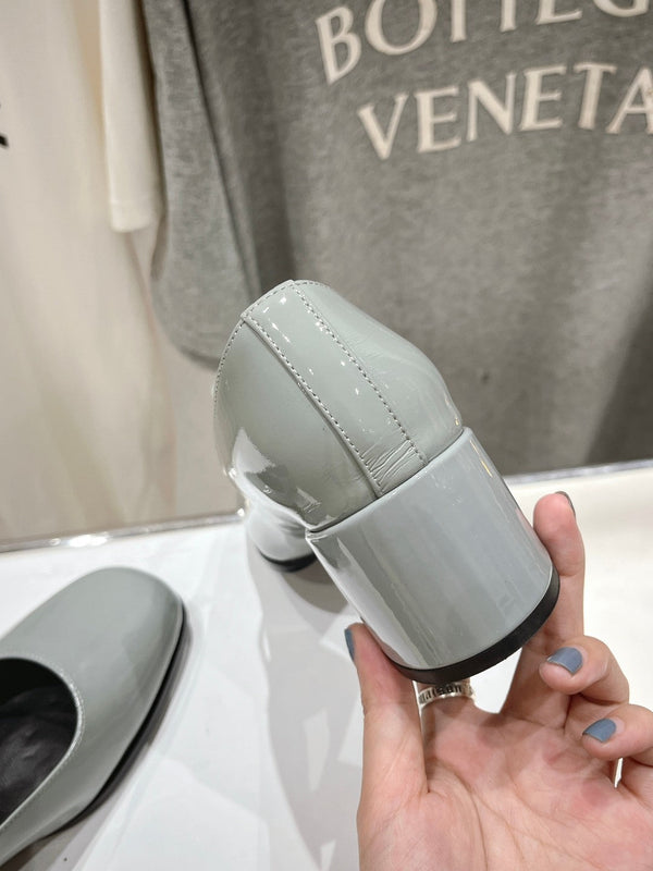 MEDIUM - HEEL MARY JANE SHOES IN SMOKE GREY GLOSSY CALFSKIN