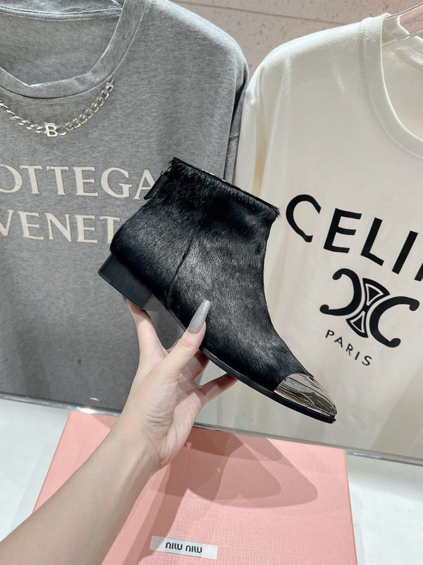 Stivaletti Miu in pelle di pecora nera