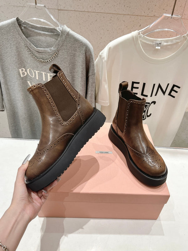 Stivaletti Miu in pelle di vitello lucida marrone caffè