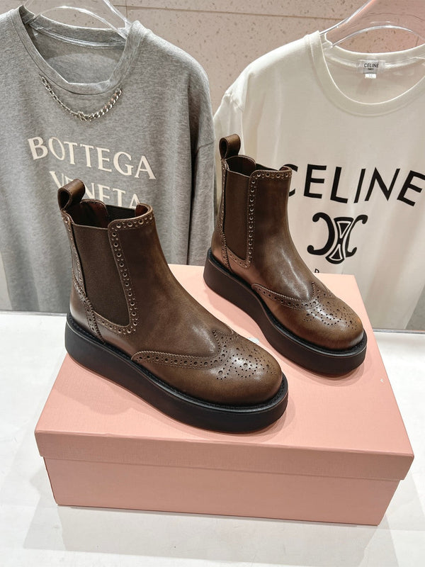 Stivaletti Miu in pelle di vitello lucida marrone caffè