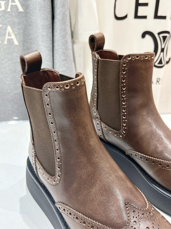 Stivaletti Miu in pelle di vitello lucida marrone caffè