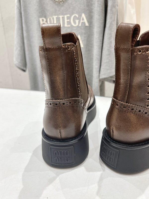 Stivaletti Miu in pelle di vitello lucida marrone caffè