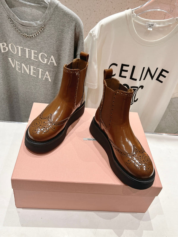 Stivaletti Miu in pelle di vitello lucida color caramello