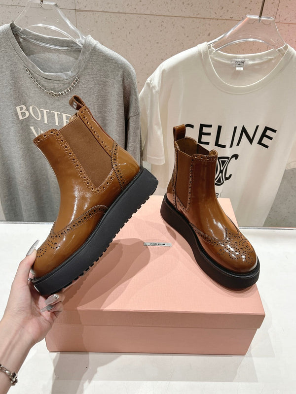 Stivaletti Miu in pelle di vitello lucida color caramello