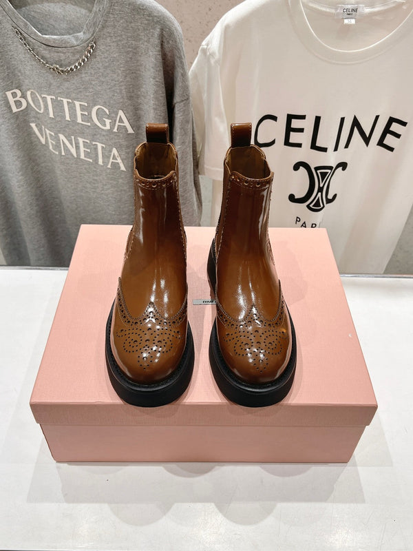 Stivaletti Miu in pelle di vitello lucida color caramello