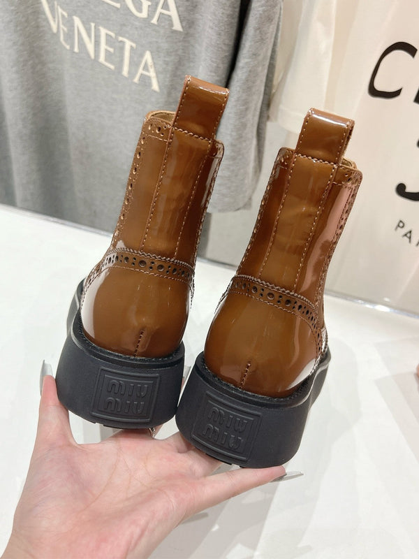 Stivaletti Miu in pelle di vitello lucida color caramello