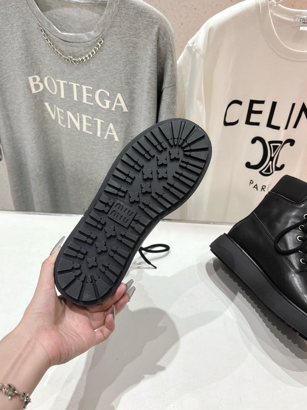 Stivali Miu con lacci in pelle di vitello cerata nera