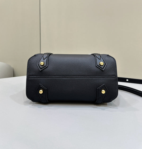 BORSA FENDI 27 IN PELLE DI VITELLO NERA CON FERRAMENTA ORO