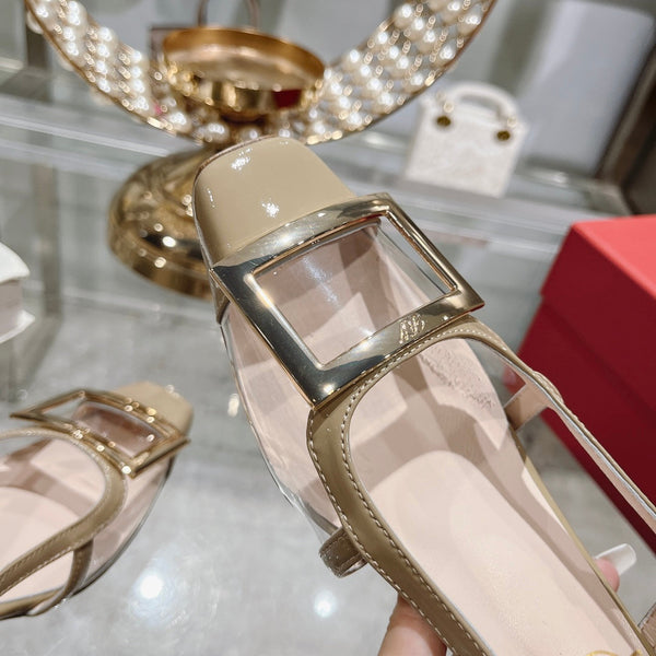 Belle Viv - Décolleté con cinturino posteriore e fibbia in metallo, 45, in pelle verniciata color cammello trasparente