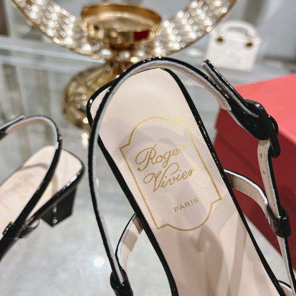 Belle Viv Décolleté con cinturino posteriore e fibbia in metallo 45 in pelle verniciata nera