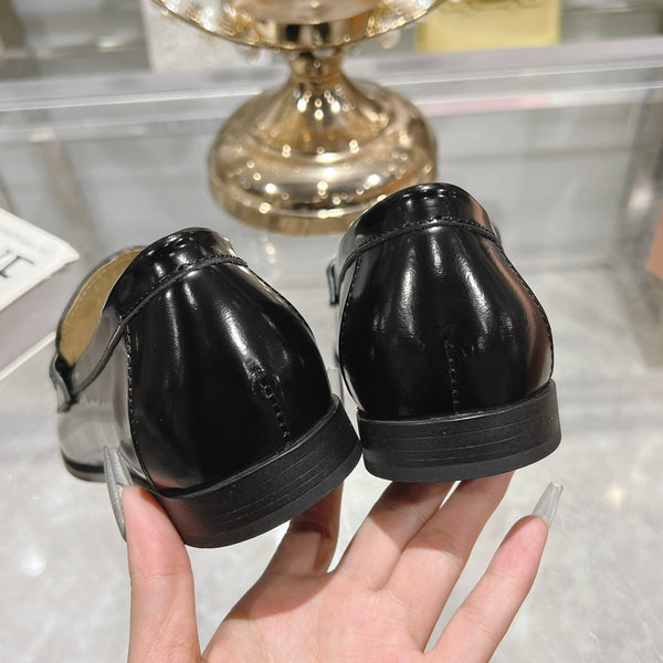 Mocassini Miu 25C in vernice nera 235299