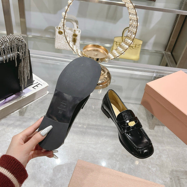 Mocassini Miu 25C in vernice nera 235299