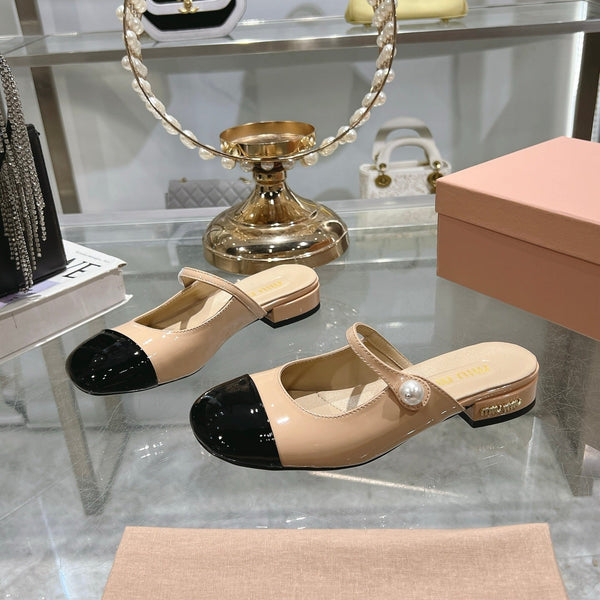 Miu 25C Flat Mule Cream Patent Leather 235308