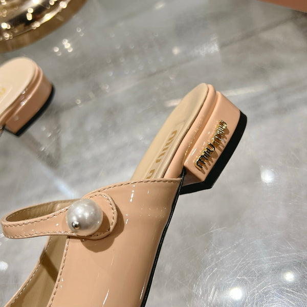 Miu 25C Flat Mule Cream Patent Leather 235308