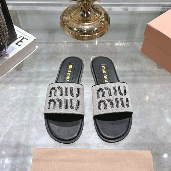 Miu Slippers Black Leather 235320