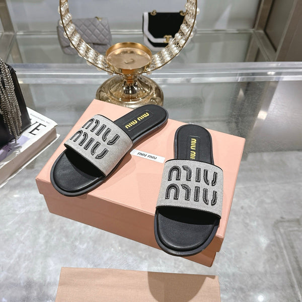 Miu Slippers Black Leather 235320