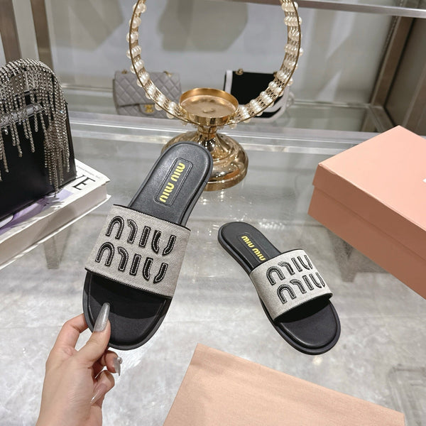 Miu Slippers Black Leather 235320