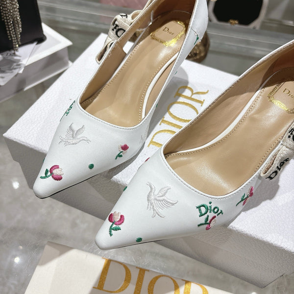 CD 26 High Heel Pump Flower 45 White Sheepskin Ribbon 679716