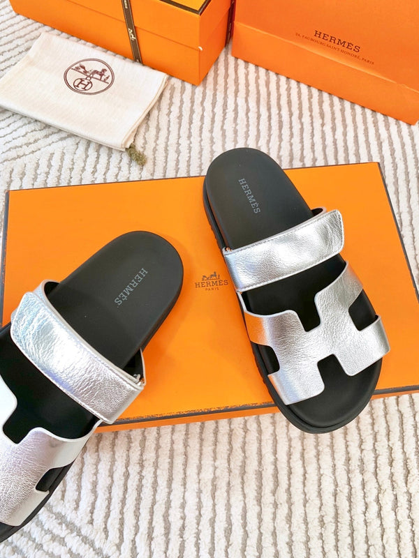 Sandalo HM Chypre in pelle di agnello rugosa nera mix argento 963200