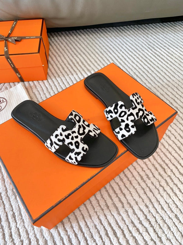 HM Oran Sandal White With Black Pattern Calfskin 963190