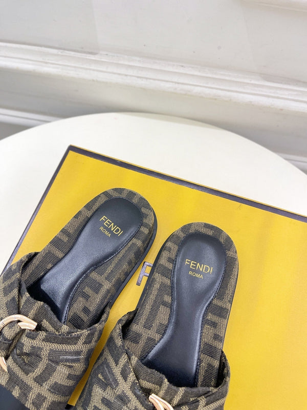 FENDI FLAT SLIPPER IN CEDAR BROWN MIX BLACK MONOGRAM JACQUARD FABRIC WITH GOLD HARDWARE