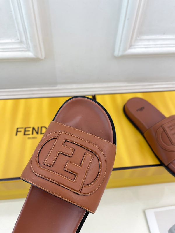 FENDI LOGO SLIDES IN SYRUP BROWN CALFSKIN