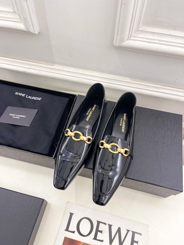 FLAT LOAFERS WITH GOLD CHAIN IN BLACK GLOSSY CALFSKIN
