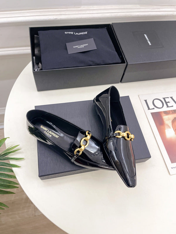 FLAT LOAFERS WITH GOLD CHAIN IN BLACK GLOSSY CALFSKIN