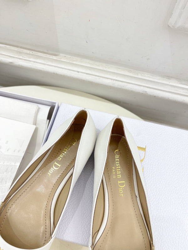 CD 25 Pump Flat White Calfskin 307416