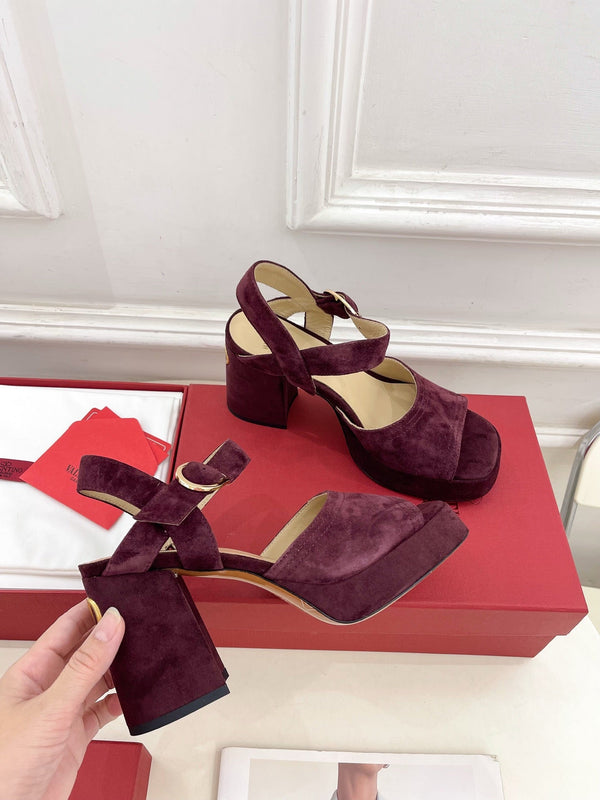 VT Garavani 25 Platform Ruby Red Suede 330965