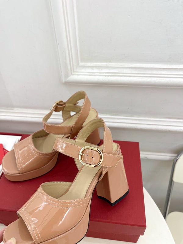 VT Garavani 25 Platform Rosa Nude Pelle Verniciata 330969