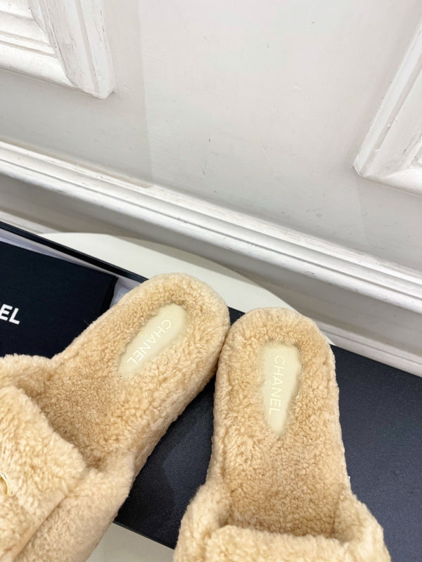 CC 25s Logo Slippers 50mm Beige Wool GHW 435264