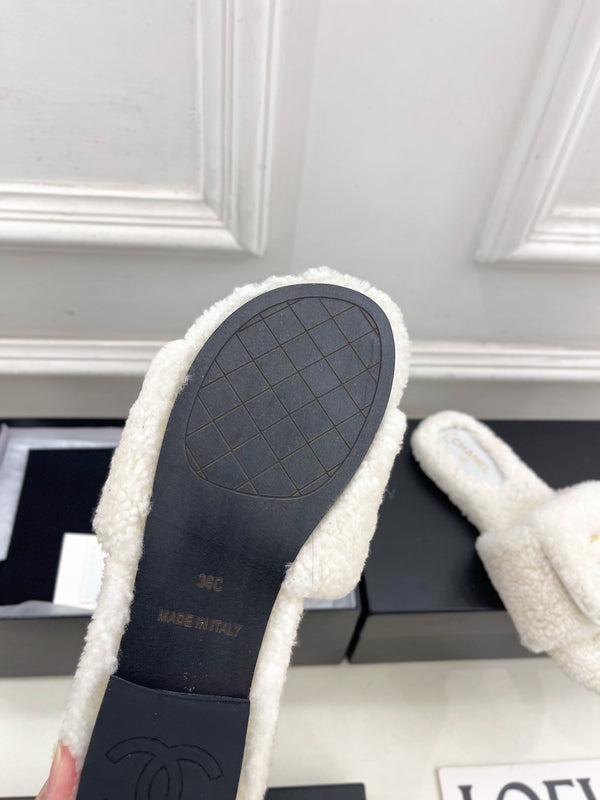 CC 25s Logo Slippers White Wool GHW 435266