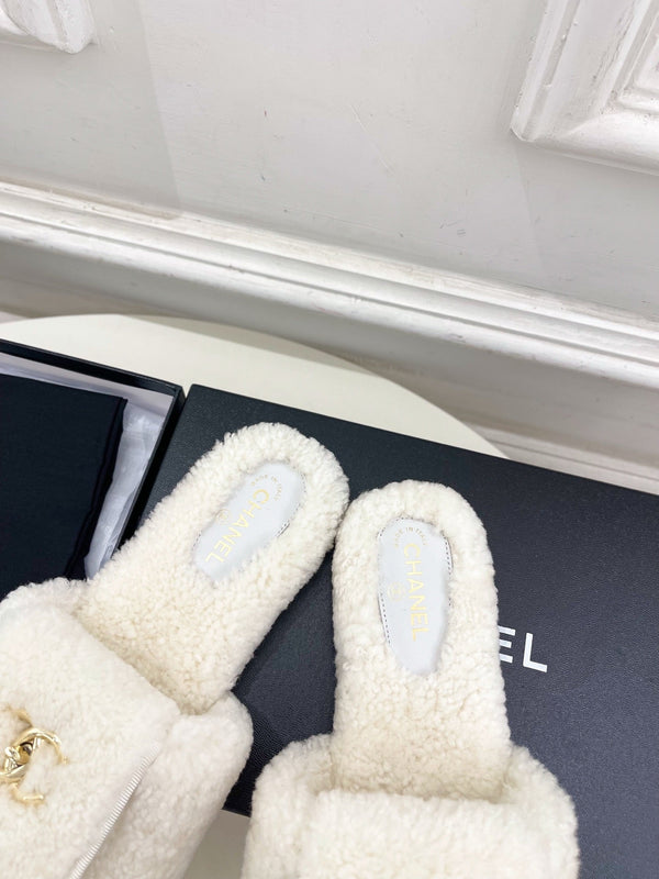 CC 25s Logo Slippers White Wool GHW 435266