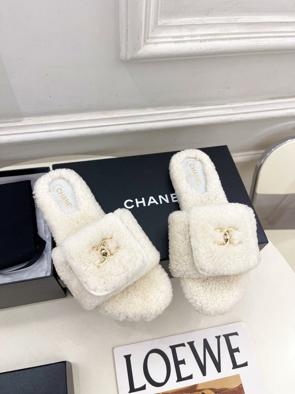 CC 25s Logo Slippers White Wool GHW 435266