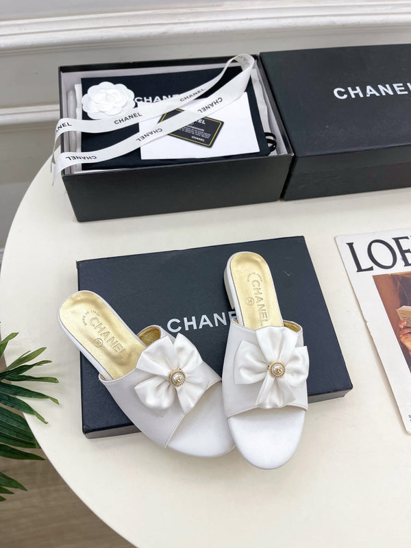 CC 26s Bow Slippers White Satin Sheepskin 586897