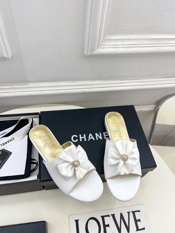 CC 26s Bow Slippers White Satin Sheepskin 586897