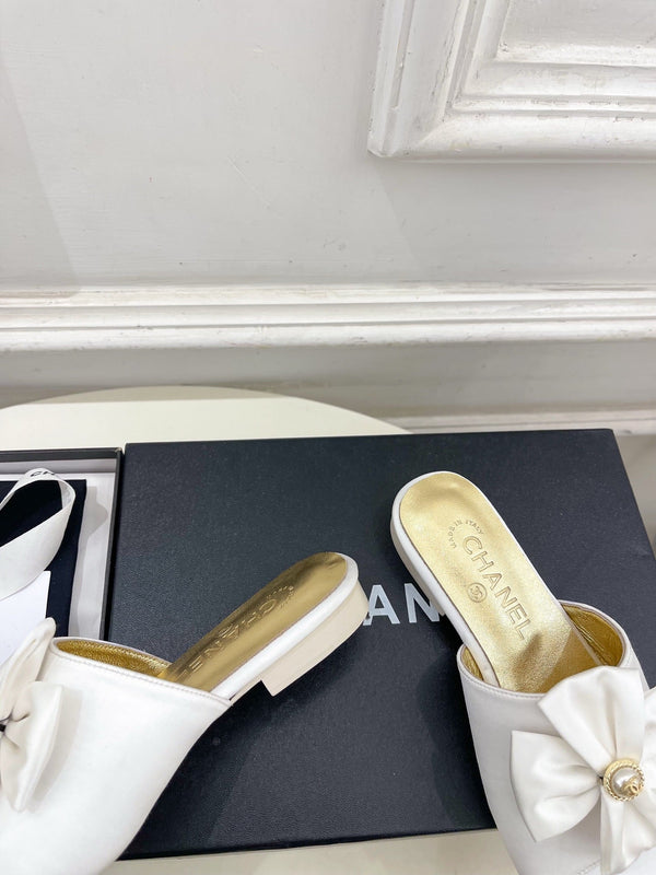 CC 26s Bow Slippers White Satin Sheepskin 586897