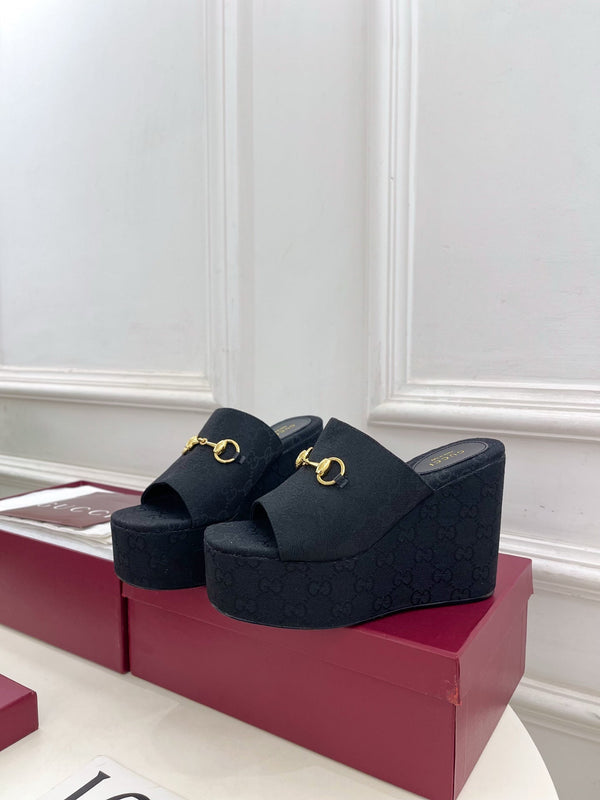GC Wedge With Horsebit Sandal Black Canvas 640272