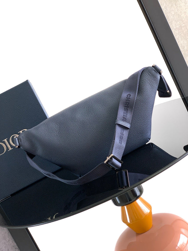 Sac banane zippé Dior Rider 2.0 en cuir de vachette bleu marine 336242