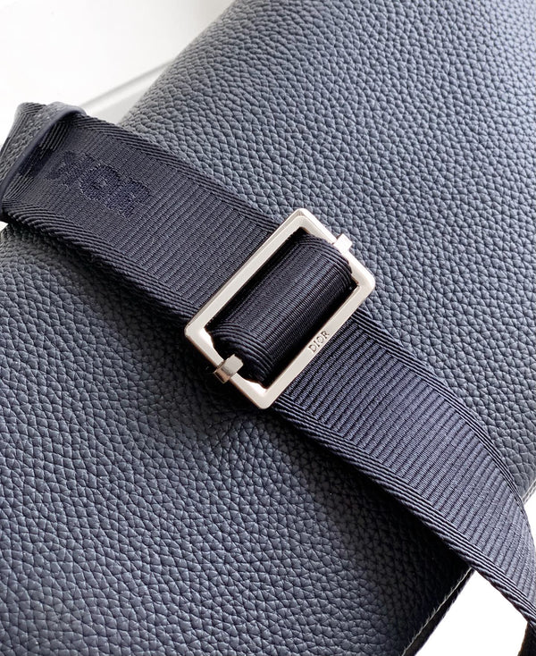 Sac banane zippé Dior Rider 2.0 en cuir de vachette bleu marine 336242