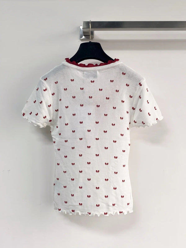 Chanel 2026 Chemisier en laine blanc et rouge à encolure en V et ourlet festonné