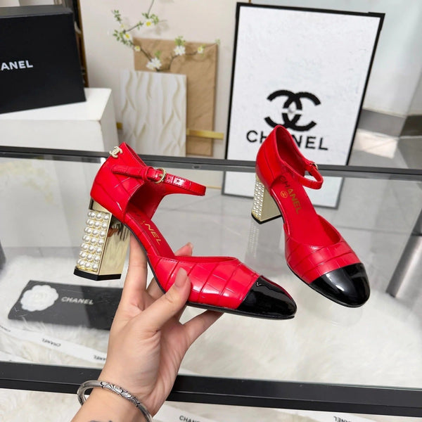 CC 26s Sandales 80 Cuir de vachette verni rouge et noir 183565