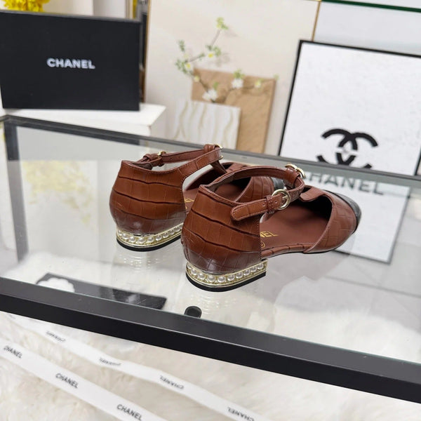 CC 26s Flat Sandals Brown Black Cowhide Patent Leather 183572