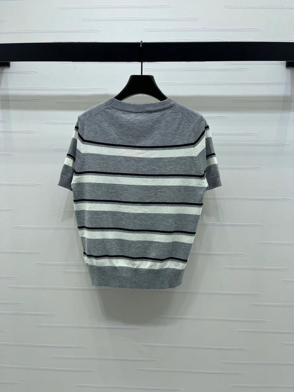 Miumiu 2026 Haut en tricot rayé à manches courtes col rond en coton gris 352436