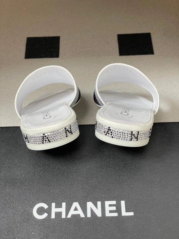 CC 26s Flat Sandals White Gray Sheepskin Rhinestones 649515