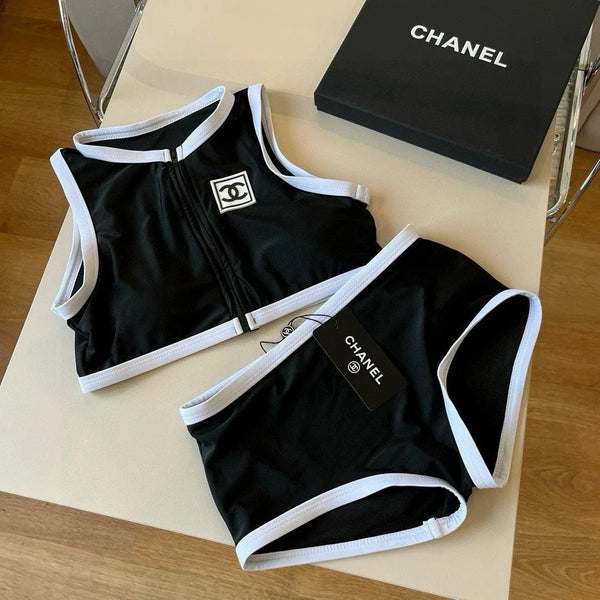 Completo costume da bagno bikini CC con finiture nere e bianche 596500