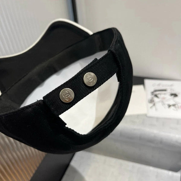 BASEBALL HAT IN BLACK WITH BLACK TRIM 673995