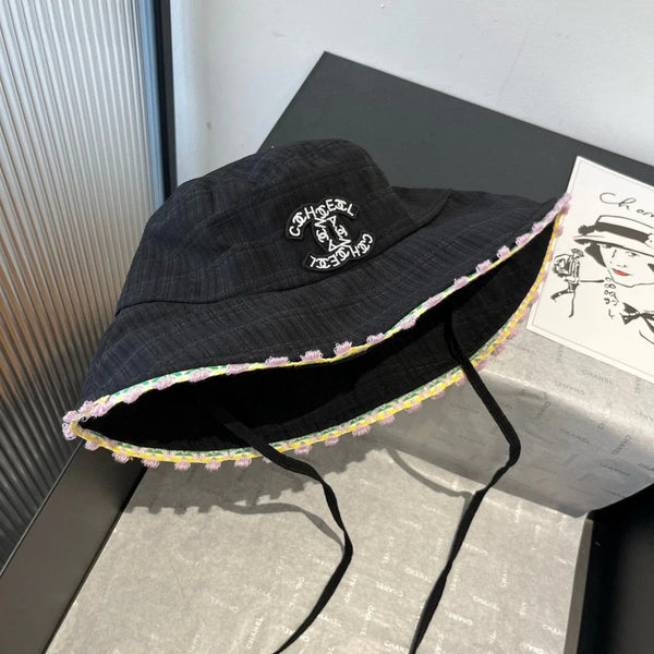 CAPPELLO ALLA PESCATORE NERO CON BORDO FLOREALE 673996